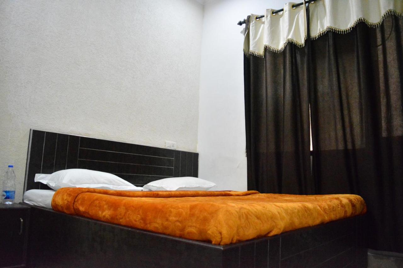 Sharma'S Bnb Hotel Amritsar Ngoại thất bức ảnh